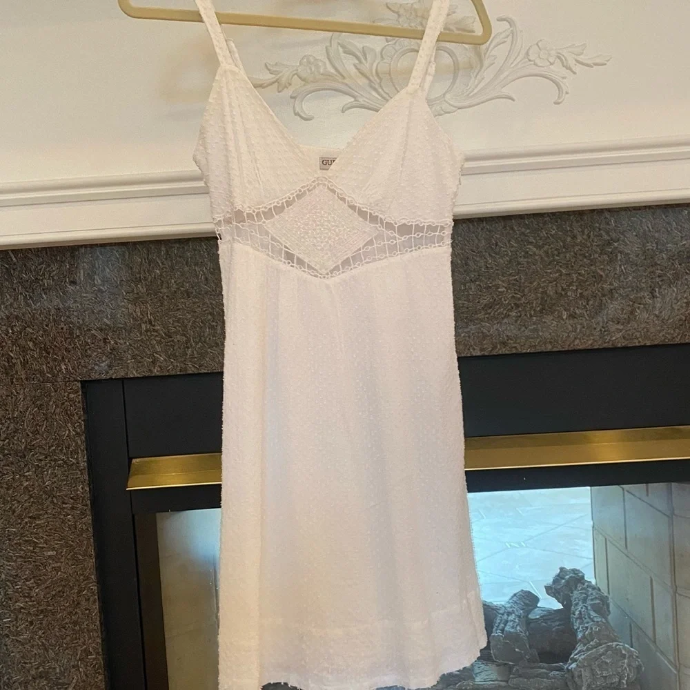 GUESS - Picture 6 of 11